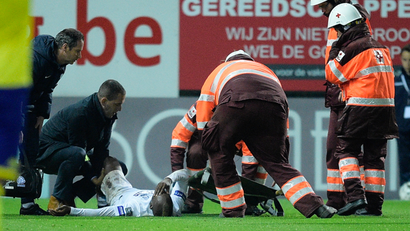 20151017 - BEVEREN-WAAS, BELGIUM: Genk's Neeskens Kebano lies injured on the ground during the Jupiler Pro League match between Waasland-Beveren and Genk, in Beveren, Saturday 17 October 2015, on day 11 of the Belgian soccer championship. BELGA PHOTO YORICK JANSENS